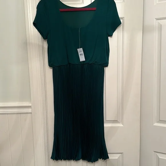 NWT LOFT Emerald Green Dress - Picture 5 of 10